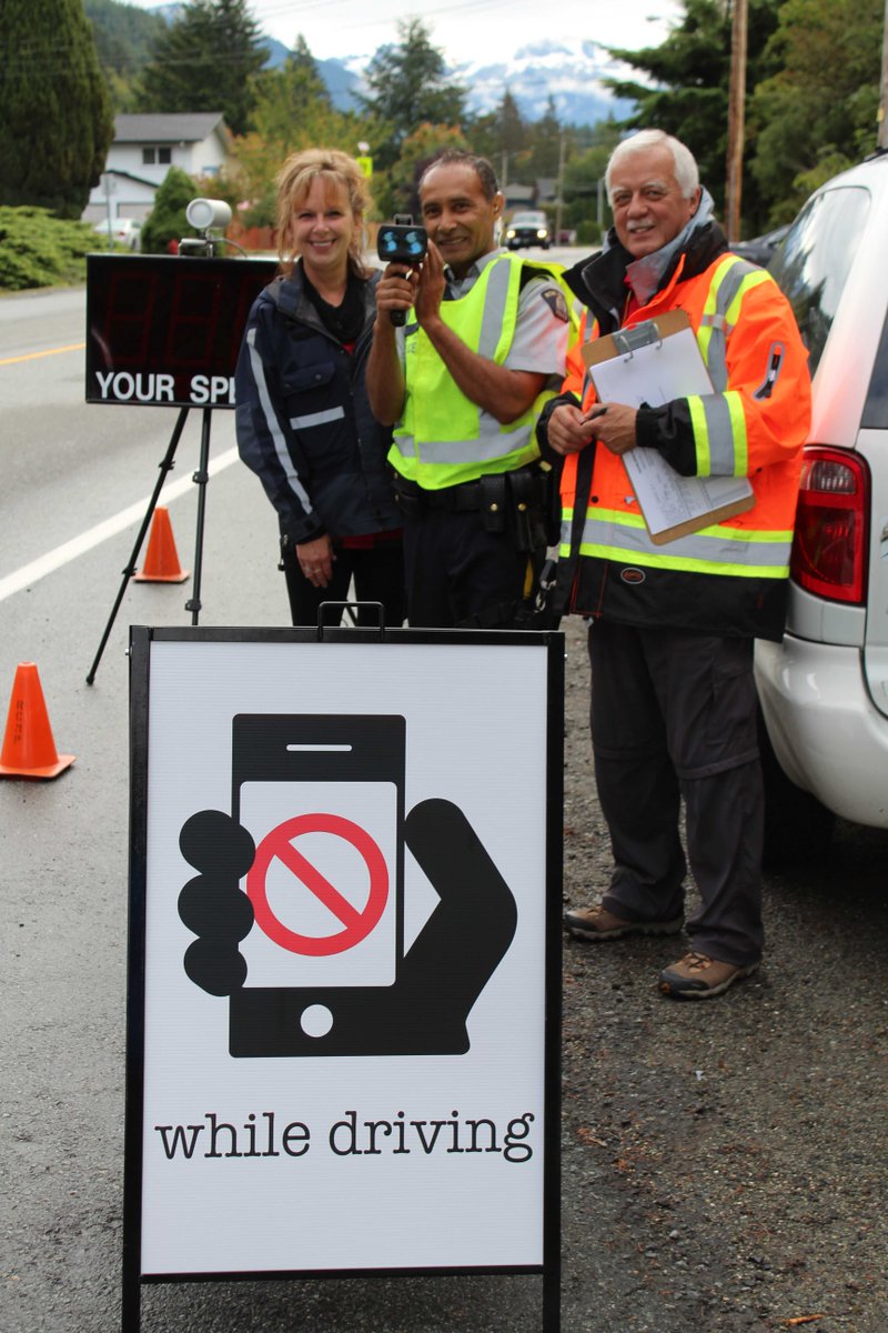 icbc's tweet image. Put the phone away when you're on the road! #CellWatch volunteers, @BCRCMP and @Squamishtown are reminding drivers to keep their #eyesfwdBC! ow.ly/vCdC30lOgnG