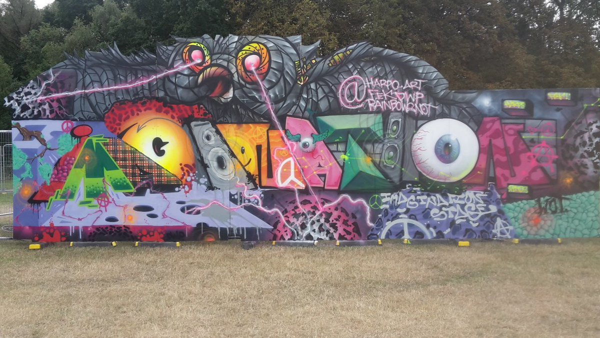 3 Artists based in Brighton travelled up to #northhamtonshire to paint @IllusiveFest. This is what we collaborated on. Looking for the next project #GlobalStreetArt #StreetArt #art #Painted #Brightonartists #festivalart #festival
