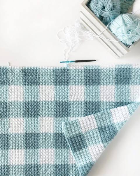 This nifty Teal Gingham Blanket is yet another wonderful creation by Daisy Farm Crafts. Download the pattern on our website: ift.tt/2Ndm5N6 ift.tt/2OlePuT