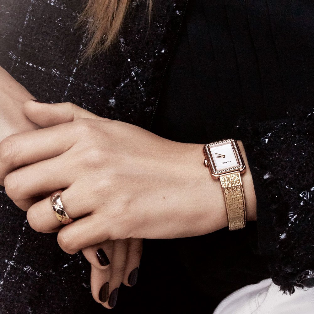 TradJewelers's tweet photo. The BOY·FRIEND BEIGE GOLD TWEED watch has the liberated allure of the motif from which it was inspired. A motif Gabrielle Chanel borrowed from men's fashion: tweed. 

#CDMBOYFRIEND #CHANELBOYFRIEND #CHANELWatches #watches #luxury #Chanel https://t.co/NVZzaCnvl7