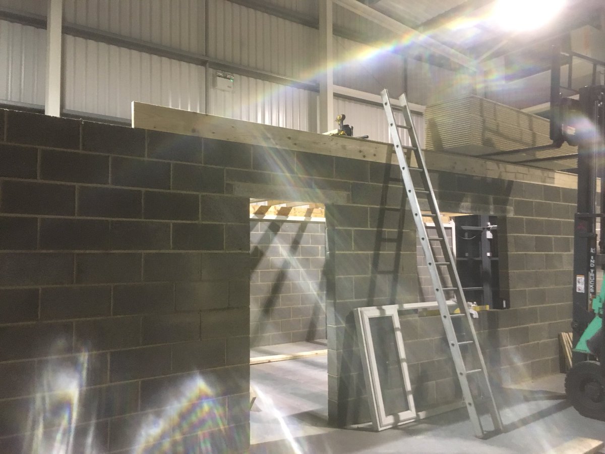 dkautoelectrics's tweet photo. Electrics starting to get put in now &amp; roof starting on offices. 🔨👷🏻‍♂️#comingon #newunit #excitingtimes https://t.co/iWYrfr9dC6