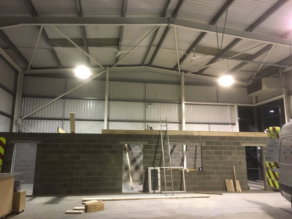 dkautoelectrics's tweet photo. Electrics starting to get put in now &amp; roof starting on offices. 🔨👷🏻‍♂️#comingon #newunit #excitingtimes https://t.co/iWYrfr9dC6