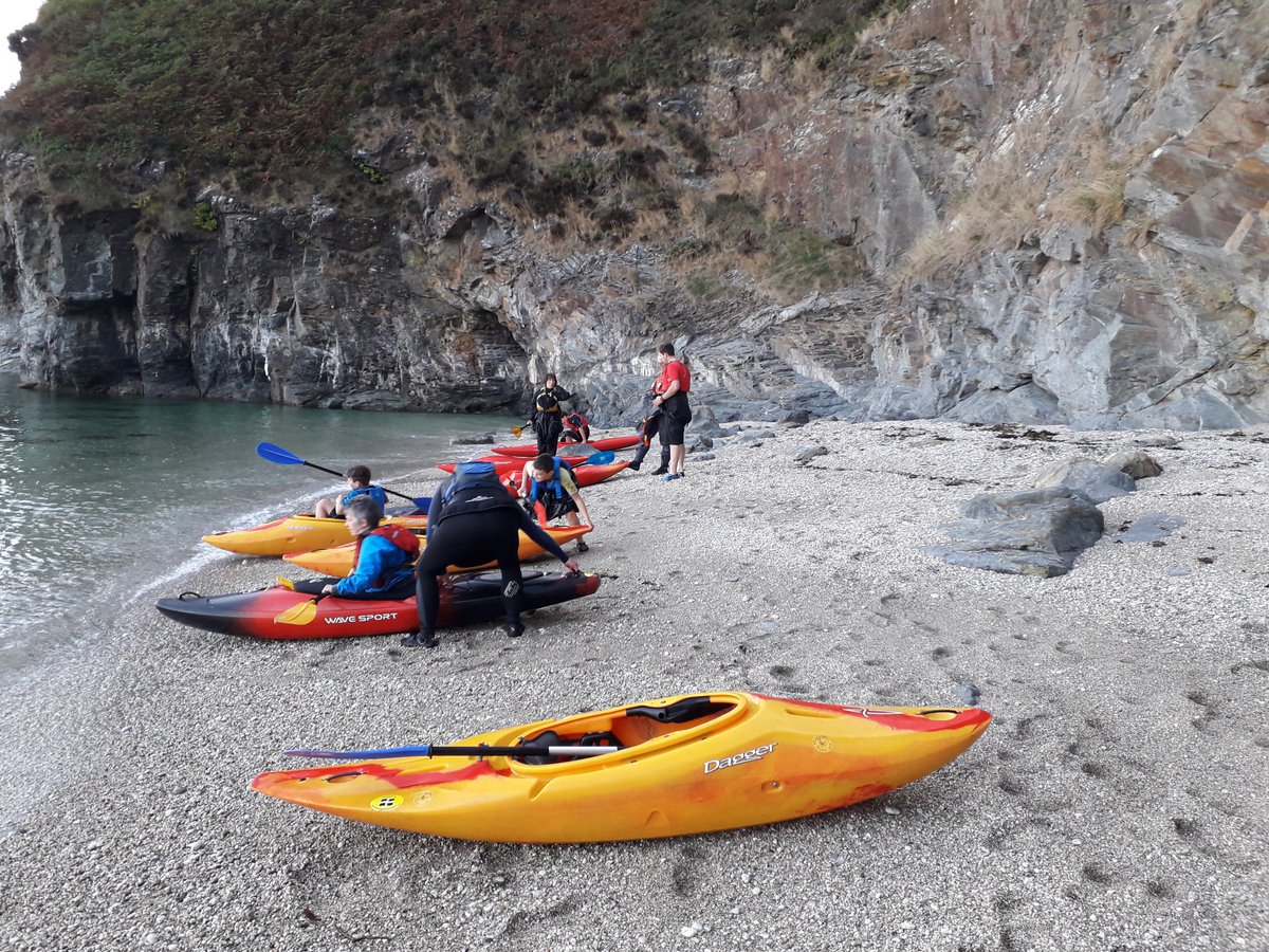stephen52219589's tweet photo. ST Austell canoe club collected 47kg marine litter around Porthpean Beach #litter @mcsuk https://t.co/PQZiwqBWo6