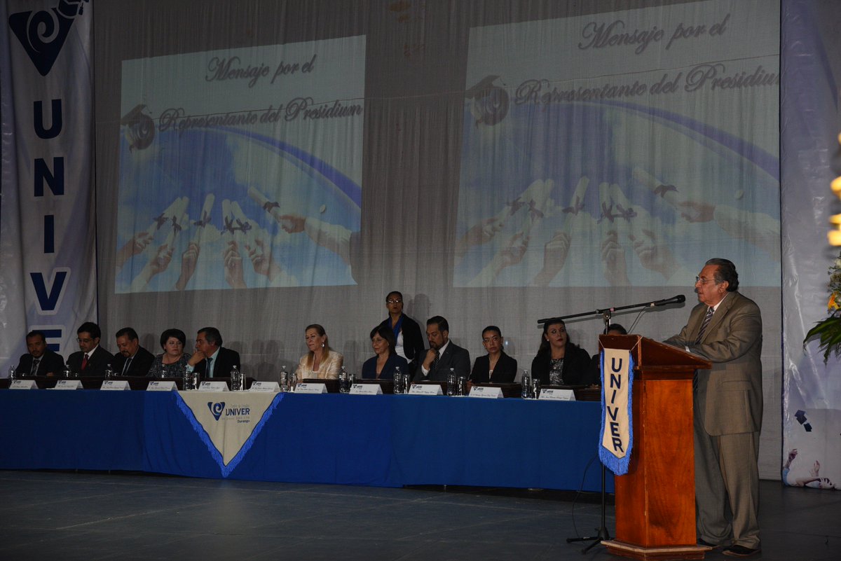SEED_Dgo's tweet photo. "Deben aprovechar su preparación académica para desarrollar todas sus facultades. Vayan al mundo y crezcan, sean parte de los que luchan por la dignificación del ser humano”, dijo @ruben_calderonl en la ceremonia de graduación de la UNIVER Campus Durango. https://t.co/H5AsGdfZsc