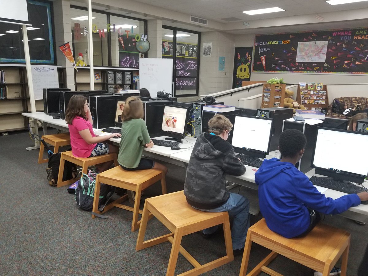 LibraryLlms's tweet image. Students using library resources for independent projects. 🤗👌🏽 #LucasPrideisJustifed