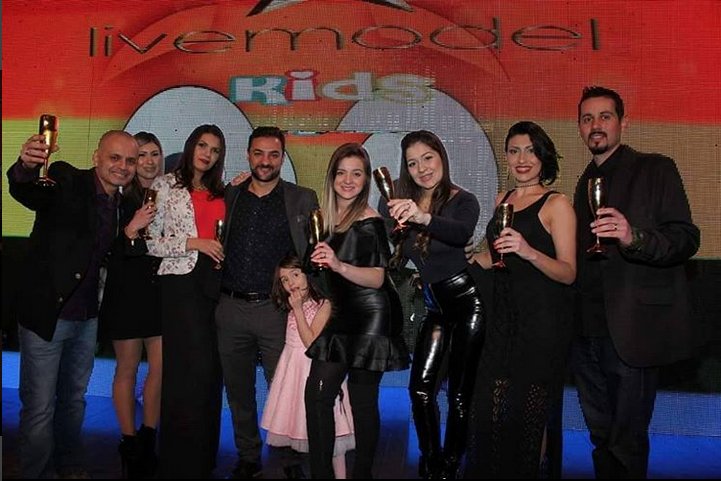 LittleEmeraldL1's tweet photo. On the Carpet @littleemeraldofficial for @livemodeloficial Brazil! ✨✨✨ #littleemerald #littleemeraldbrasil #FashionRunway #CoutureKids #KidsFashion #Branding https://t.co/IpZHf1CS4D