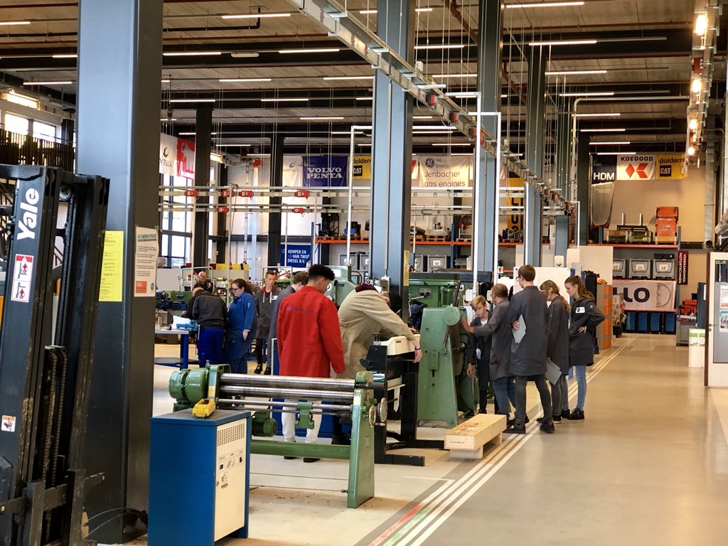 DealDrecht's tweet photo. Young Professionals event in de @Duurzaamfabriek @GemDordrecht grote opkomst met veel nieuwe uitdagingen. @royalihc @BoskalisNL @damen @HeeremaHFG @Bolidt @Fokker #oceanco #rubenlenten #jortkelder. https://t.co/CKBMdsxI2P