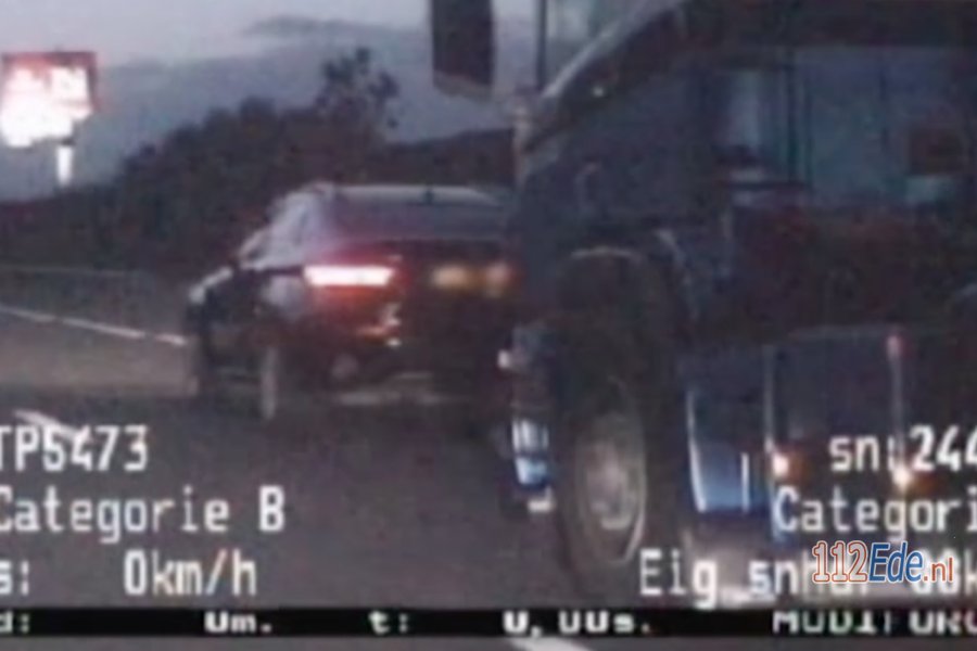 🚨 Personenauto trekt vrachtwagen met spanband over A30 bij #Barneveld 112.press/Qk4lnQ 112Ede https://t.co/Hh3yQWS14N