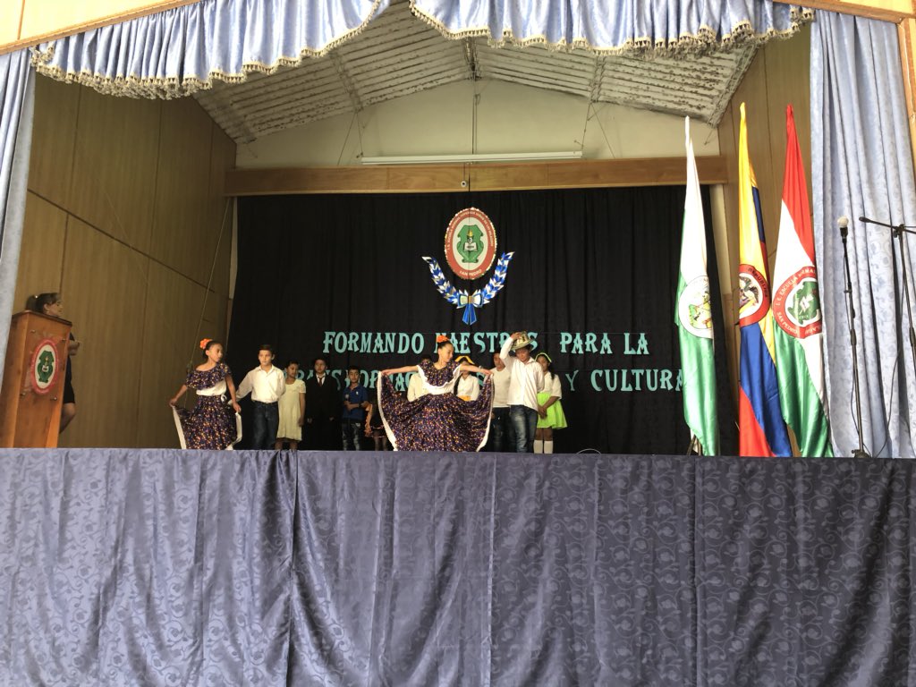 JgvelezM's tweet photo. #Aestahora en San Pedro de Los Milagros - Normal Superior , conocí a Pamela y me enseñó a ver con el Alma.
#undiaalavez #verconelalma https://t.co/wofqaWcWds