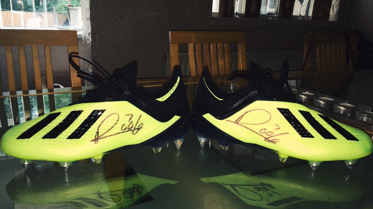 CoreyJack7's tweet image. Oh yeahhhhh , they’ve arrived 🔥 thanks again @roofe39 for choosing me! Good luck for the rest of the season and let’s get back to the premier league💛💙 #MOT