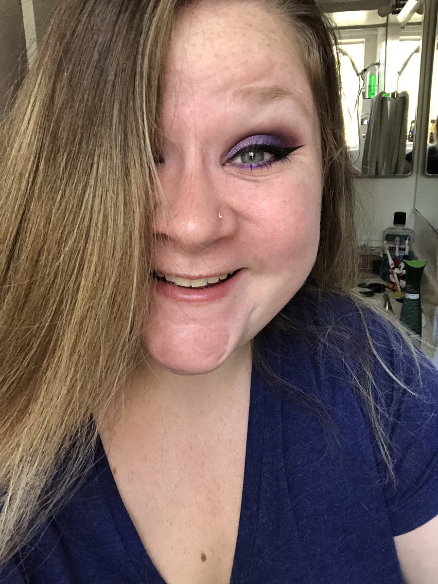 NinaNoelle97's tweet photo. Okay but the new @Jaclynhill @MorpheBrushes vault is my new fave thing. #sopigmented https://t.co/5cpFo3IJHm