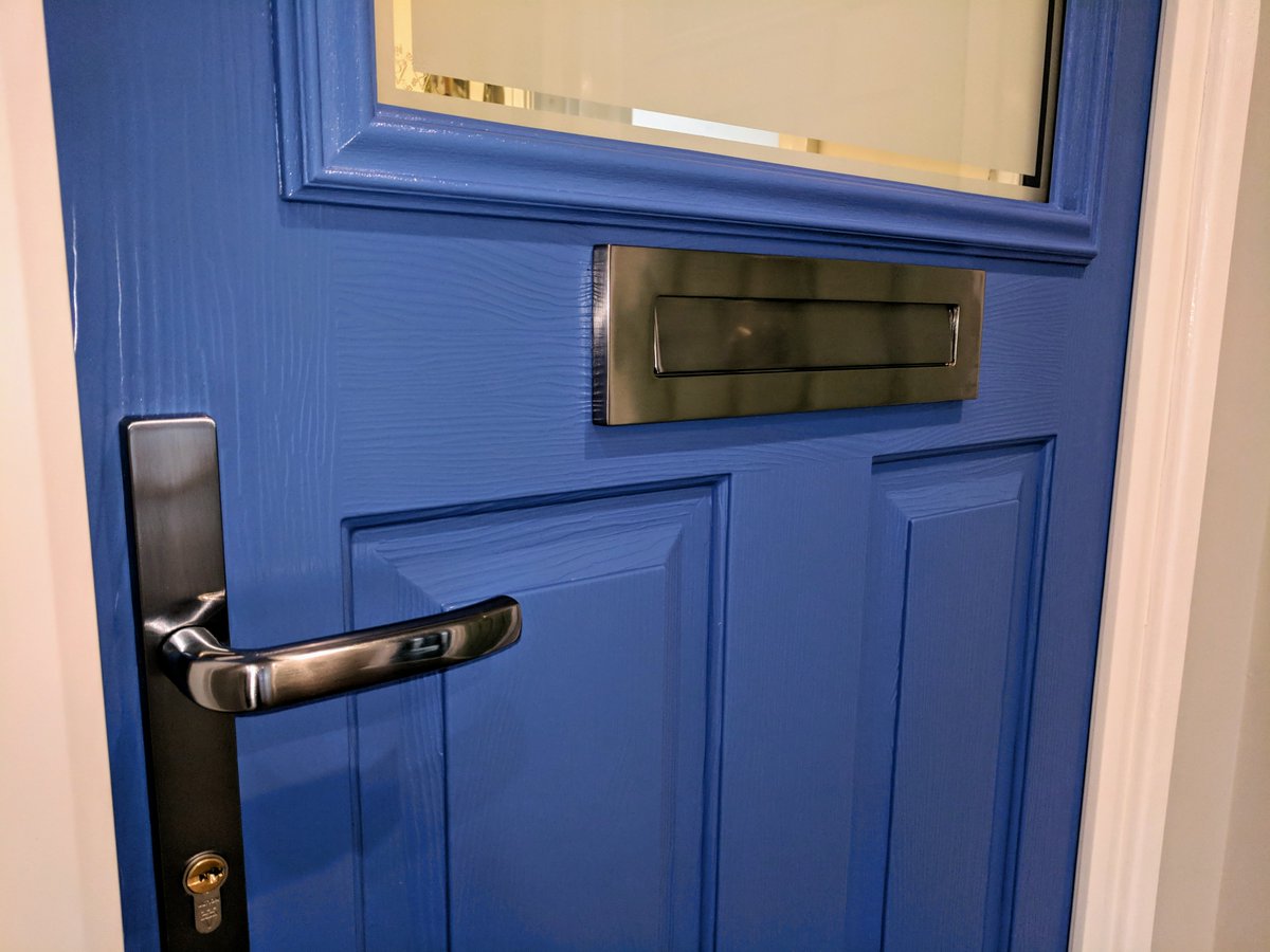 Prescot_Windows's tweet image. Our new Stirling @SolidorLtd showcasing the new pastel colour Cobalt Blue. Suited with brushed aluminium furniture and a high tech keyfob controlled @Winkhaus Av2-B. All secured by a 3 star diamond cylinder from @UltionLock . #Secure #Composite #Door #Blue