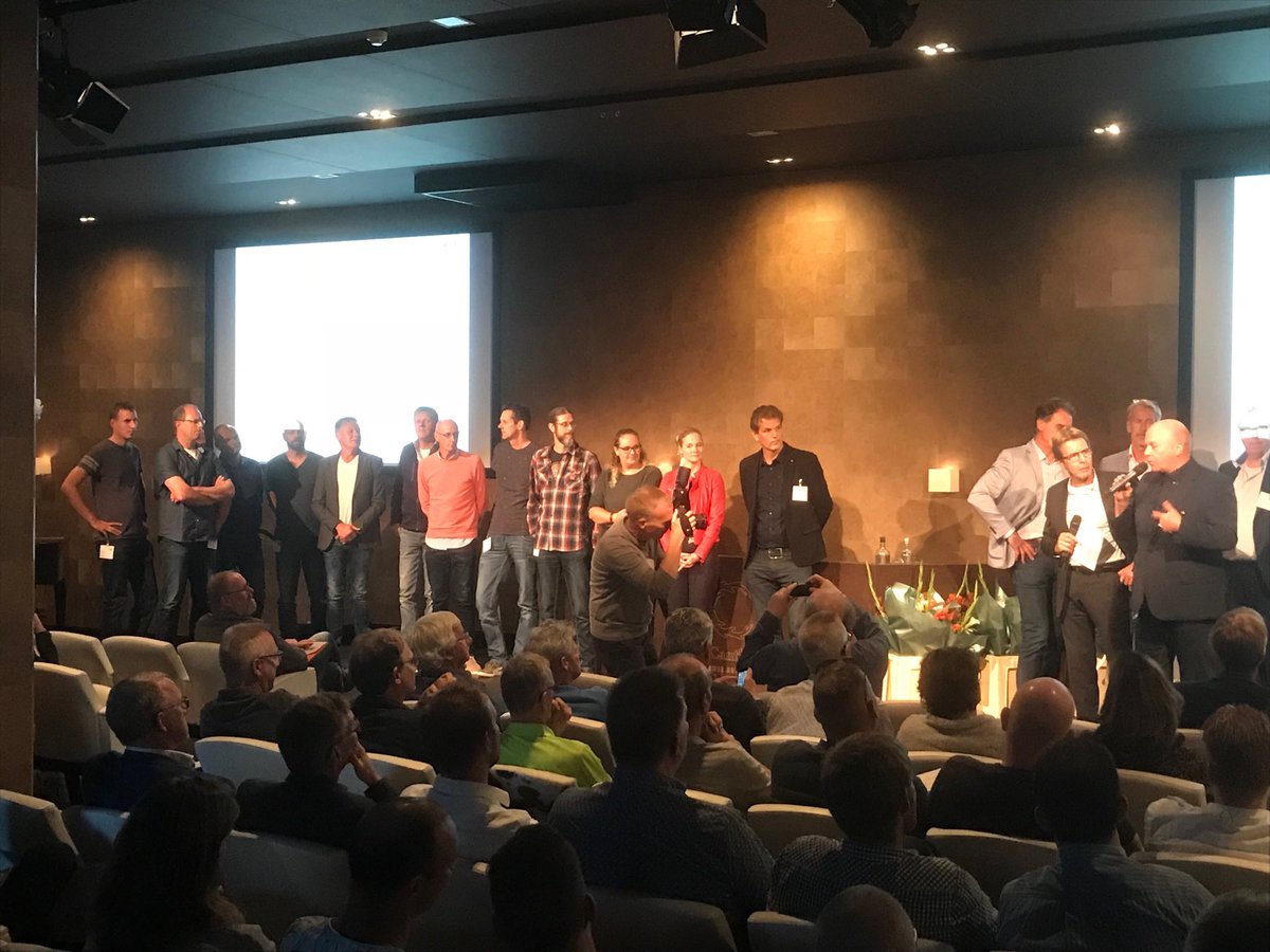 Diploma uitreiking voor Hybride-Docenten!! Feestelijke afsluiting PO dag!!