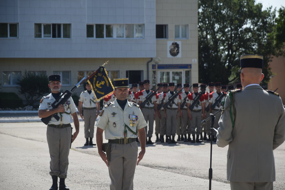 CDC3RAMa's tweet image. #PASSCOM au #3RAMa  : après deux années riches en engagements opérationnels, le capitaine François-Xavier a cédé le commandement de la 7e batterie au capitaine Ludivine. Bon vent et bonne mer à elle à la tête de ses #Bigors !