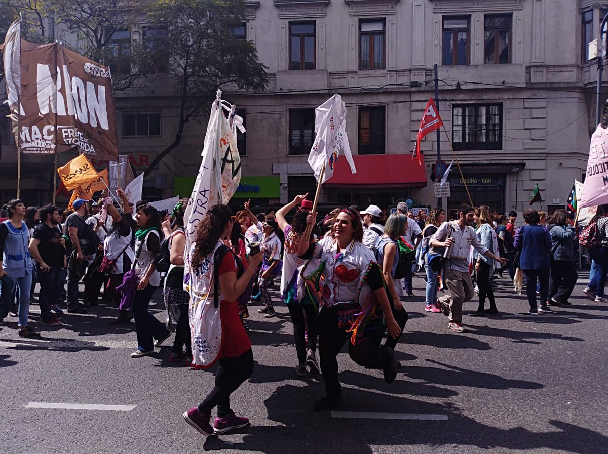 AzuladoOrg's tweet photo. La educación se defiende! 

Por Sandra y Rubén!

Por Corina! Por lxs pibxs!!
#ArgentinaMovilizada 
#ParoNacionalDocente https://t.co/POT23QEiIV