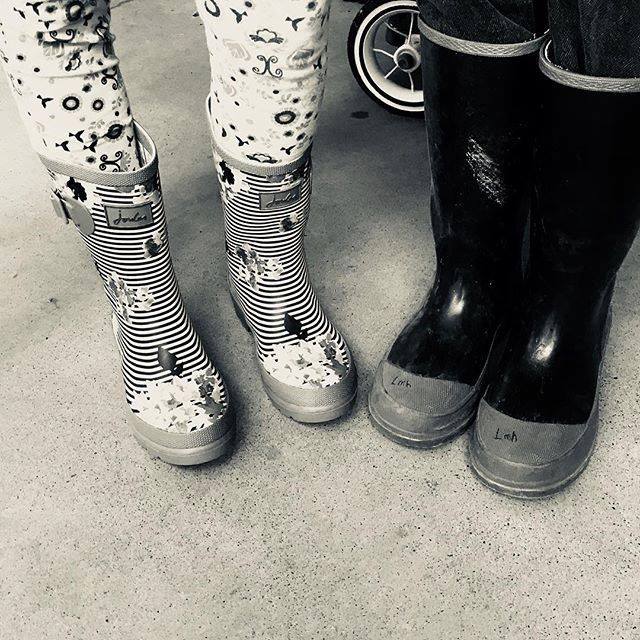 doughnutdame's tweet photo. Bust out your rain boots and stomp on over to @valleyvintagemarket this Friday afternoon for some cozy fall decor and tasty donuts! Open at 3pm, just off Central Valley Road, there will be tasty gf/v donuts to fuel your weekend adventures. #doughnutdame … https://t.co/QnLfvaJcrh https://t.co/2VzzcivcBx