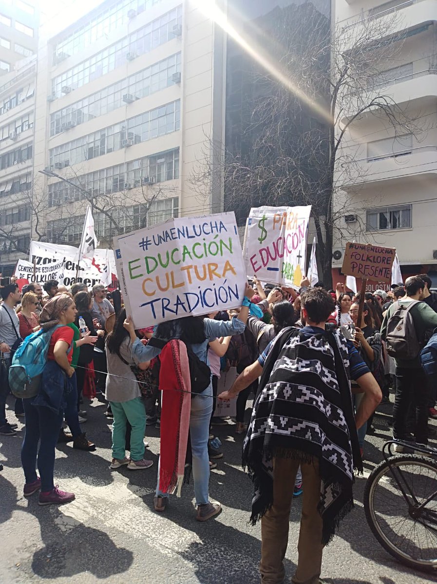 AzuladoOrg's tweet photo. La educación se defiende! 

Por Sandra y Rubén!

Por Corina! Por lxs pibxs!!
#ArgentinaMovilizada 
#ParoNacionalDocente https://t.co/POT23QEiIV