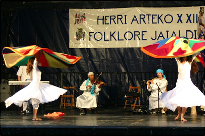 Kulturweb's tweet photo. Urretxuko Santa Anastasia jaien egitarauan barruan, Herriarteko XXX. Folklore Jaialdia (Gernikako Arbola Plaza 18:00 - Gratis) - Lurra (Urretxu) - Akelarre (Hendaia) - Grupo DON SANCHO (Zamora) - 
OSTRC FOLK DANCE (Kroazia) - TAFFY DANCERS (Kenya) - https://t.co/wuHbHaFIn0 https://t.co/nn0idxb8RG
