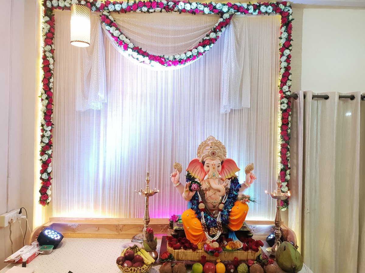 Deepali_p's tweet photo. #MyGanpatiBappa #MyRaaje #KingLike #SmilingBappa #Day1 #Modak  #GaneshChaturthi
#GanpatiBappaMorya

दिल से जो भी मांगोगे मिलेगा 
ये गणेश जी का दरबार है, 
देवों के देव वक्रतुंडा महाकाया को 
अपने हर भक्त से प्यार है!! 
आप सबको श्री गणेश चतुर्थी की हार्दिक शुभकामनाएं ! @Youth_4Modi https://t.co/OLVYjqcW4s