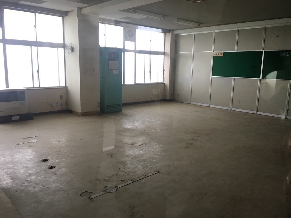 NiJOSHongo's tweet photo. What was once a bright,warm, lively school for many was left a dark, cold, empty concrete shell after the tsunami. It is now a memorial &amp; museum to remember the disaster &amp; those whose lives were afftected by it #Arahama #GeohazardsNCP18 @scienceANU @anuearthscience @ANU_CPAS https://t.co/fCN86aJy9y