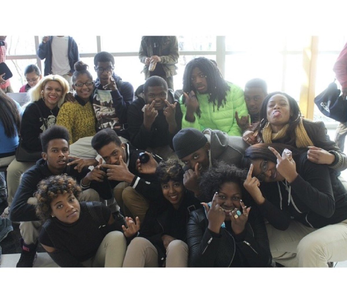 _Hoolio_'s tweet image. #Tbt Gang Gang 🤙🏽😝❤️✨#OxonHillHighSchool #Classof2014 #CoolKids #YellowSweater #CrewShit