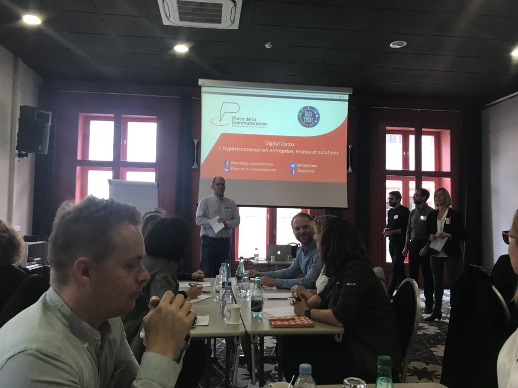 StefBarbez's tweet image. « DIGITAL DETOX » Atelier animé ce midi par @IntotheTribe_ : ultra intéressant! 2h sans téléphone (photo prise juste avant!) et j’en suis ressortie avec qq clés pour m’aider à me détoxiquer (déjà, ce tweet perso qq heures après évt! #STOPmultitasking  Merci @PdelaCom