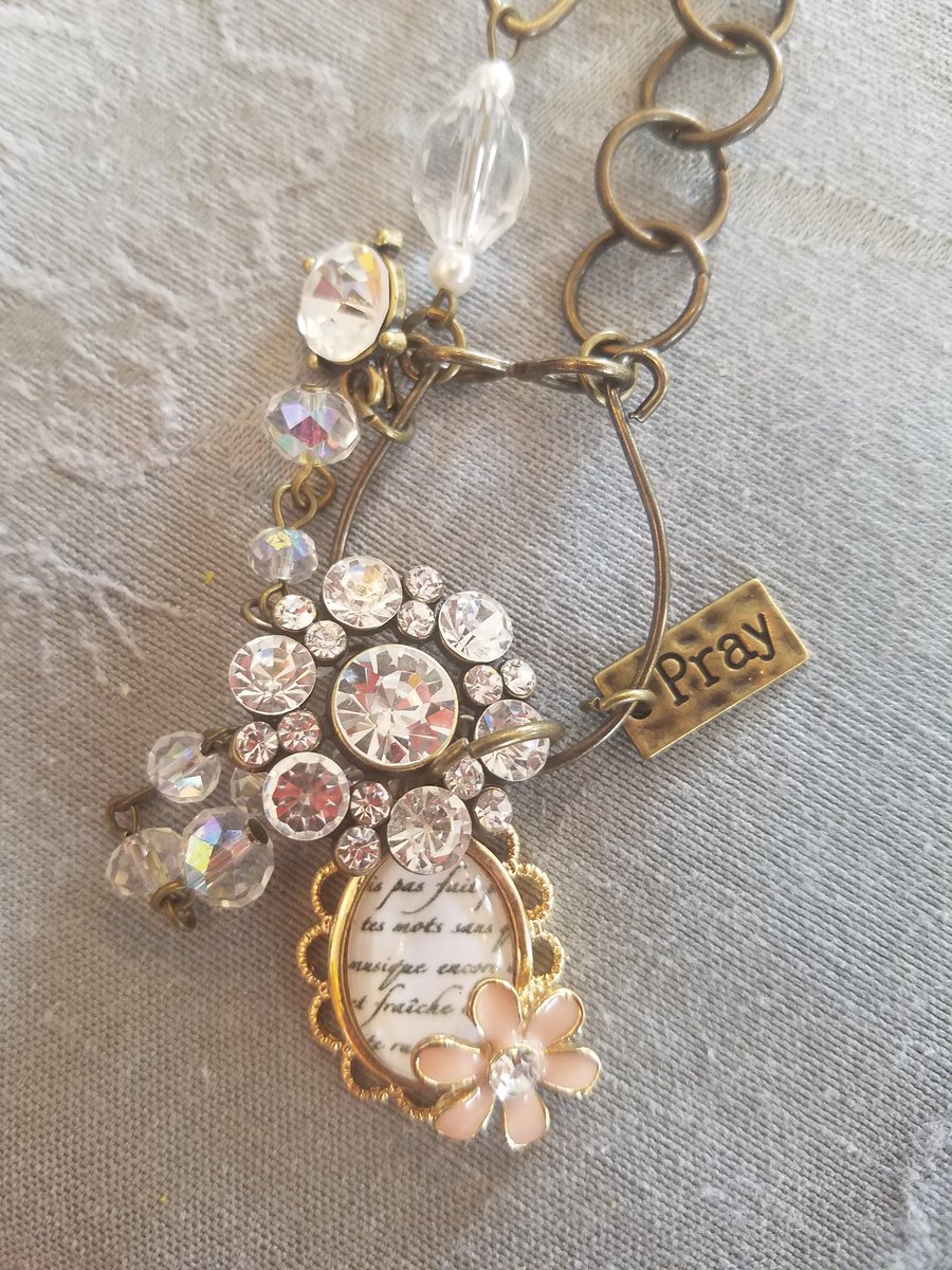 LularoeMade's tweet image. This simply amazing! #pray #amazing #adorable #jewelry #necklace #bling #sparkle #wonderfullymade #shopnewportrichey