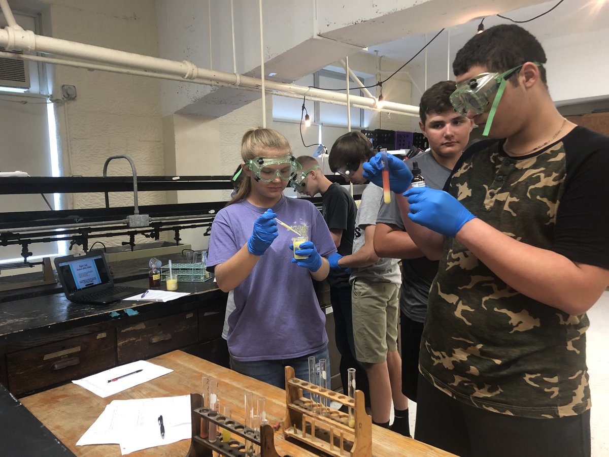 MceScience's tweet photo. BIO I: Detectives in a Murder Mystery... testing the stomach contents of the victim for different macromolecules! #PantherNation https://t.co/jgnUxc2pRA
