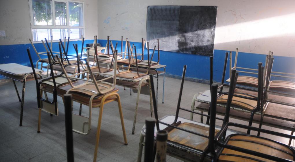 futurockOk's tweet photo. Les docentes de todos los niveles educativos paran por 48 horas y marchan al Congreso 🗞️ Arranca #Segurola con @juliamengo, @fitomendonca y @NoeliaCustodiou con toda la información y los detalles de la movilización 📻 Hasta las 16 por https://t.co/VHIKohekFe https://t.co/oMn2TNhuRT
