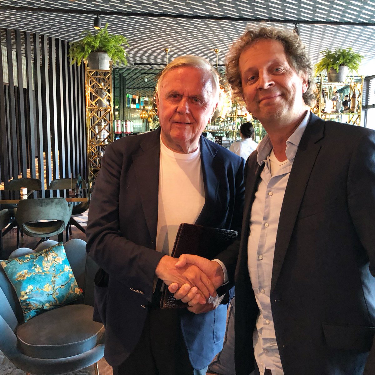 We are very pleased to announce that Harry Mens, Dutch TV legend and entrepreneur, is starting his own online video platform ‘Harry Mens TV’ on TradeCast’s cloud technology. Look for it in OTT app stores soon! 👌
#HarryMens #TradeCastTV #CloudTV #OTT #VOD #broadcasting #video