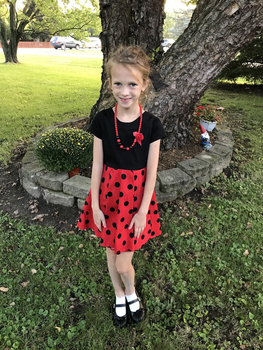 Thequeenoffree's tweet photo. Letโs go to the hop! #ThrowbackThursaday for Homecoming Week. #lifewithZoe https://t.co/W9aeOf20xy