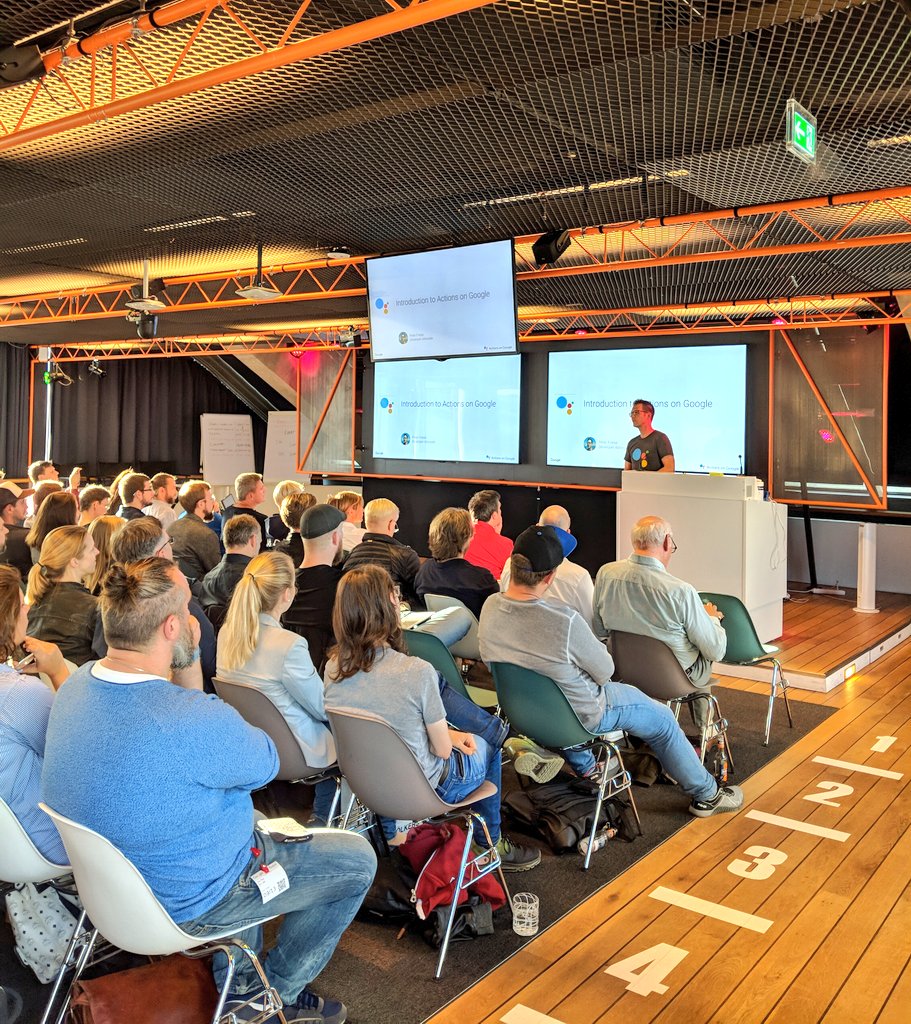 moin_ai's tweet photo. Erster Talk mit @peterfriese introduction to actions on Google #botshh https://t.co/vn1fvPhl0K
