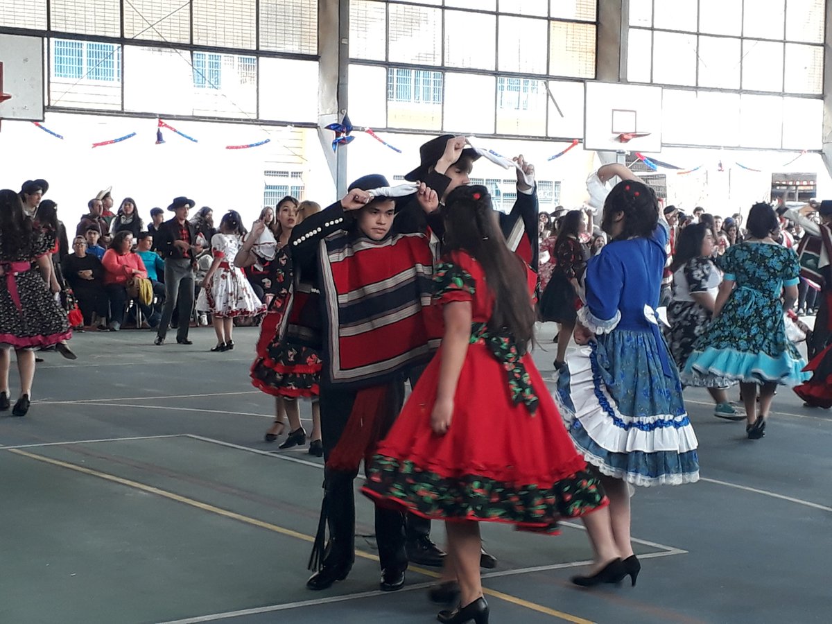 liceocytec's tweet photo. Recorriendo todo Chile con nuestros bailes, costumbres y toda la magia del colorido Chileno. https://t.co/nUR6LA80Ot