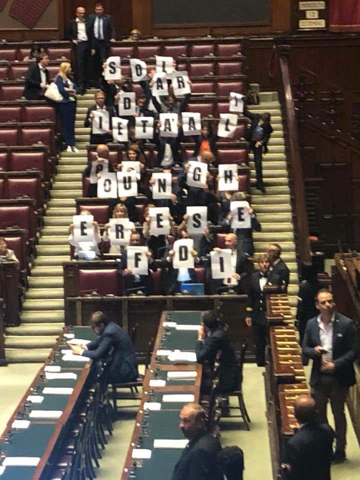GrouchoMac's tweet photo. L'arte va sempre apprezzata.
Anche se gli autori sono dei semplici #Parlamentari di #FratellidItalia, un capolavoro è un capolavoro.
#appalusi al #flashmob https://t.co/3z0V467B68