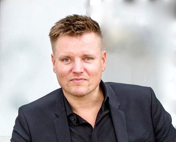 Over 10 minuten in het Kennistheater: Kennis en Verbind sessie door Factory Zero. Spreker Jan Willem van de Groep neemt je mee langs alle veranderingen in de rol van de installateur.
