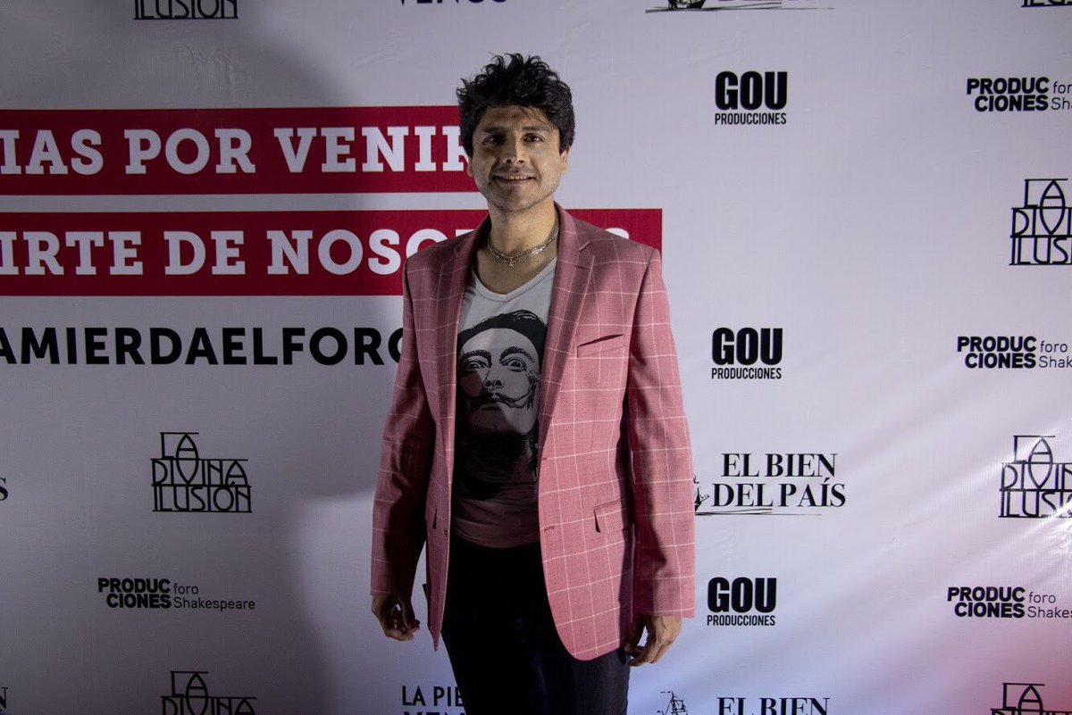 everardoarzate's tweet photo. Excelente noche la del Martes en el #CCT2 ¡Muchas gracias a todos los que nos acompañaron! #elbiendelpaís 
#everardoarzate #foreveract #alfombraroja #redcarpet https://t.co/KXAFwb7opr