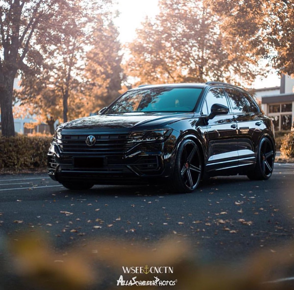 EpicDubs's tweet photo. 👀 #NewTouareg 

#Vw #Volkswagen #Touareg #kcustom #MbDesignWheels #4motion #Stance #DubLife https://t.co/n3cnWWoTGv