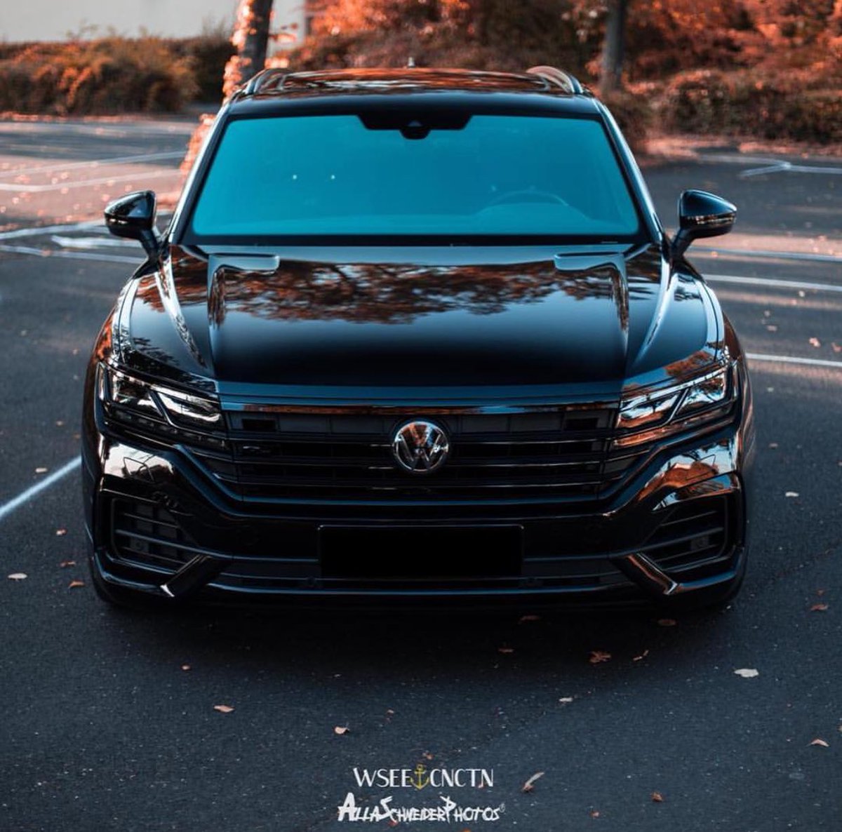 EpicDubs's tweet photo. 👀 #NewTouareg 

#Vw #Volkswagen #Touareg #kcustom #MbDesignWheels #4motion #Stance #DubLife https://t.co/n3cnWWoTGv