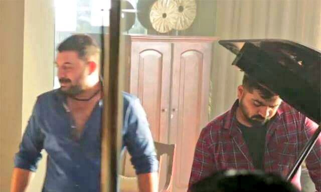 #STR anna & @thearvindswami from behind the scenes of #ChekkaChivanthaVaanam ft #Varadan !!!

RT If you are waiting for #Ethi 's #CCVBehindTheScenes 🔥

#CCV13SunsetsToGo @MadrasTalkies_ @LycaProductions @aditi1231