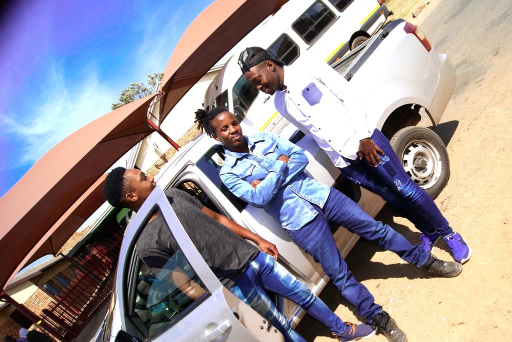 DRakwena's tweet photo. Homies https://t.co/tzWFuBPnYb