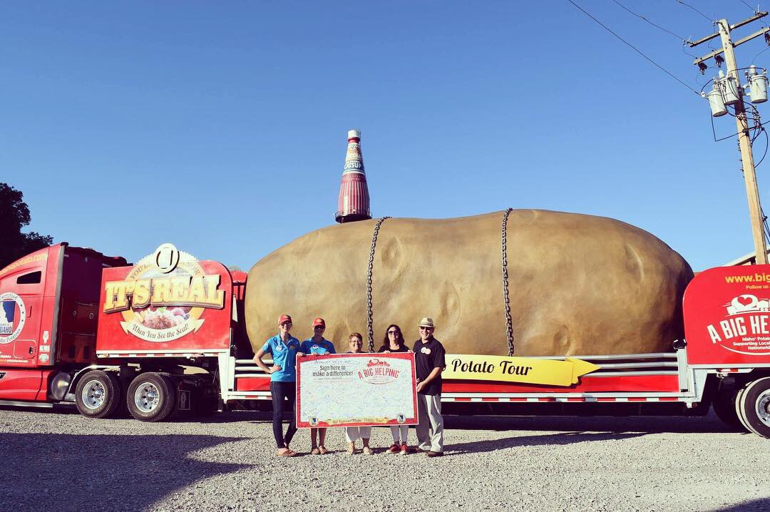 We brought our world's largest #bigidahopotato to the <a href="/CatsupBottleSTL/">Brooks Catsup Bottle</a> in Collinsville, IL! Folks came by to get their #spudselfie, play fun games, and get some “Catsup” swag! They also signed our signature board supporting "Homework, Help, and Hoops”, a local charity.
