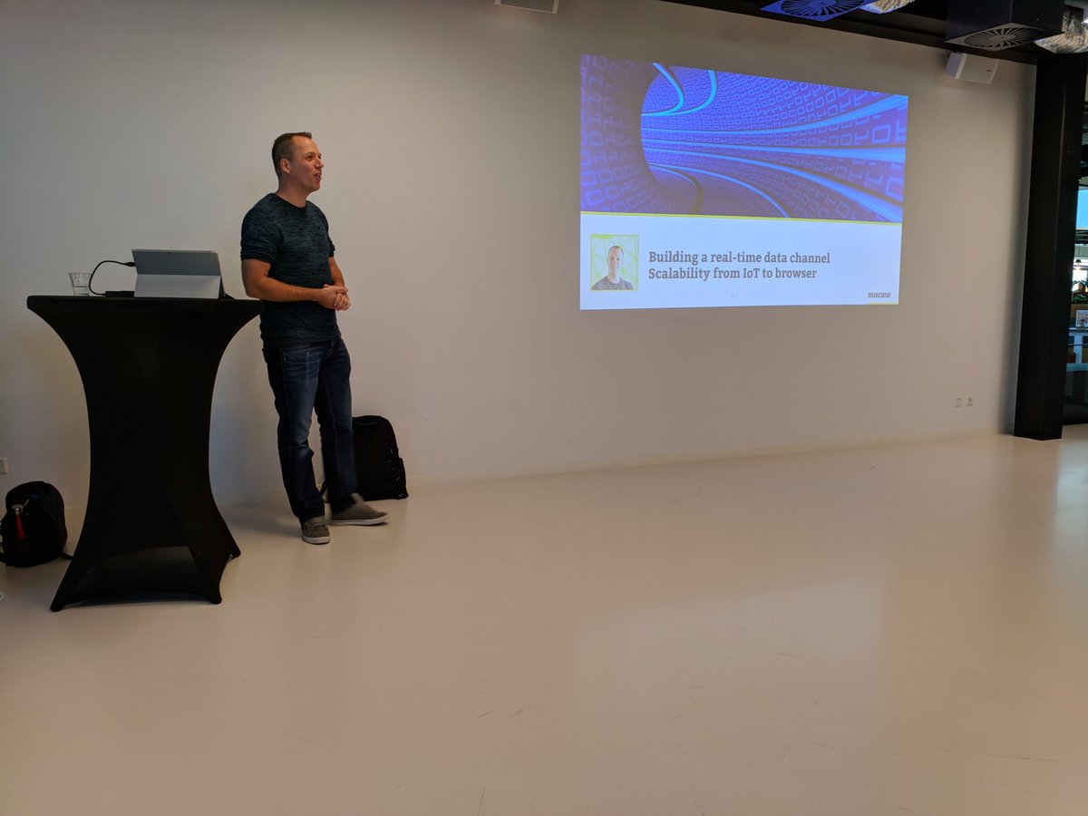 Azure_IoT_Com's tweet image. En we zijn van start bij @MacawNL. Opening door @egrootenboer en Daarna de eerste presentatie door Maarten Koops. #macaw #azure #iot