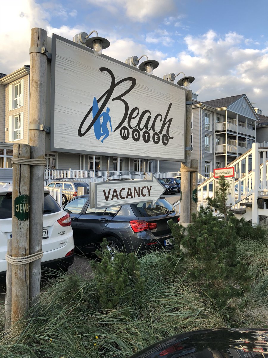 myflats's tweet photo. Warm-up #Beachcamp mit @beachcampspo im @beachmotel #bcspo18 https://t.co/xbMGLsI2fg