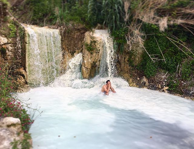 #swim #piscinanaturale #bagnocaldo #terme #acquatermale #bagnisanfilippo #monteamiata #amiata #monteamiataedintorni #inviaggio #tuscany #tuscanybuzz #italiait #italy🇮🇹 #nature #river #blogtravel #travelblogger #travel #traveller #italian_trips #italia365 #italia360gradi #ita…