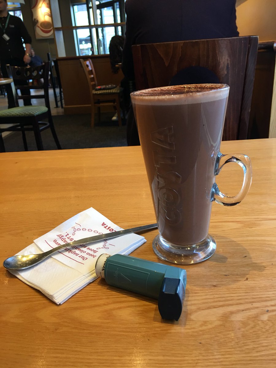 LoveSingingUK's tweet image. Bare necessities as a choir leader in the London air. Cough cough cough... taking my first rehearsal tonight as choir leader for @ClaphamChorus so hope I won’t cough too much!!! 🙈🎤💕🤩