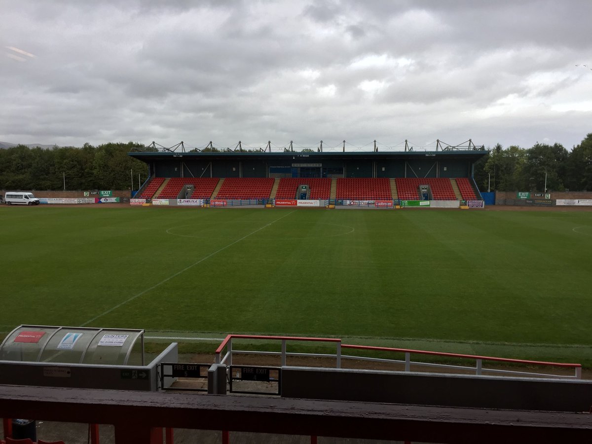 missmiche_evans's tweet photo. Seeing the lads @Stirling_Albion tonight and have to say @gggroundsman the Forthbank Pitch is looking good ⭐️ could it come out tops in @PFAScotland PitchRater two years in a row 🤔#topsurface #topgroundsman #playershadtheirsay #pfas https://t.co/7PheUh4Rj9
