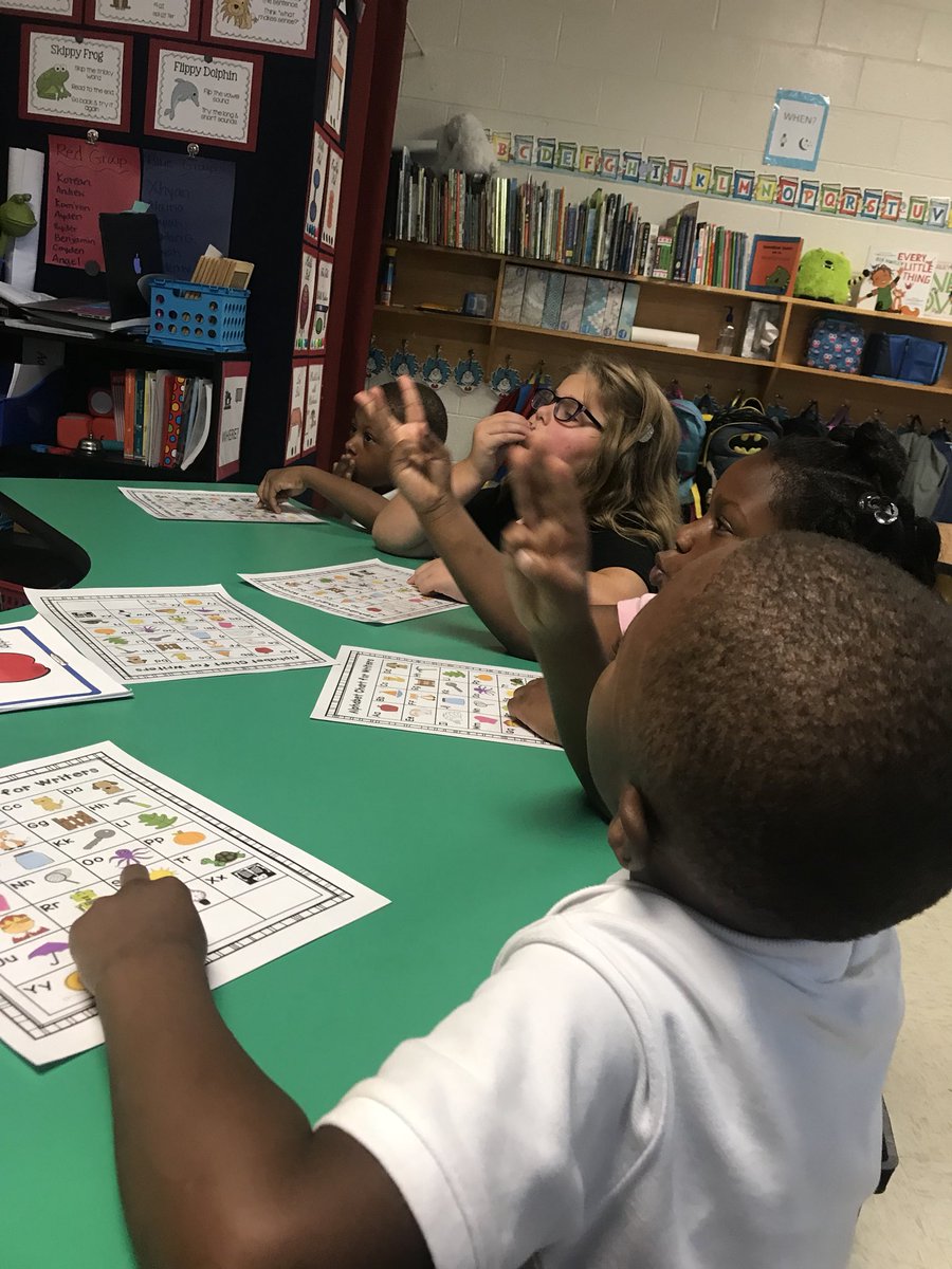 jennyray66's tweet image. @LaudCoSchools primary school teachers are integrating explicit, multisensory activities in small group foundational skills instruction. #phonicsmatters #alphabetknowledge #phonemicawareness #R2BR