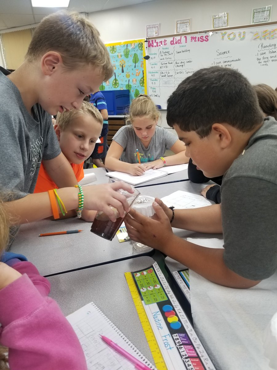MissEstrada19's tweet photo. Learning how zebra mussels filter the water in our lakes.  #whyWBSD #PhenomenalScience #OpenEd18 #ervingskyhawks https://t.co/FeZnzxWBFz