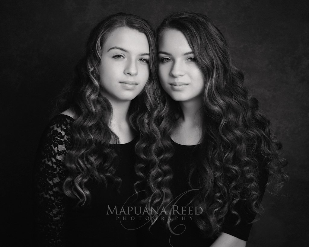 MapuanaReed's tweet photo. Going through some of my shoots that I have done this year and came across my two beautiful nieces Alex and Bella.  

photography by Mapuana Reed Photography
hair and makeup by Leigh Agag 

#MapuanaReedPhotography #twins #sisters #OahuPortraitPhotographer https://t.co/FOs5X2GKWo