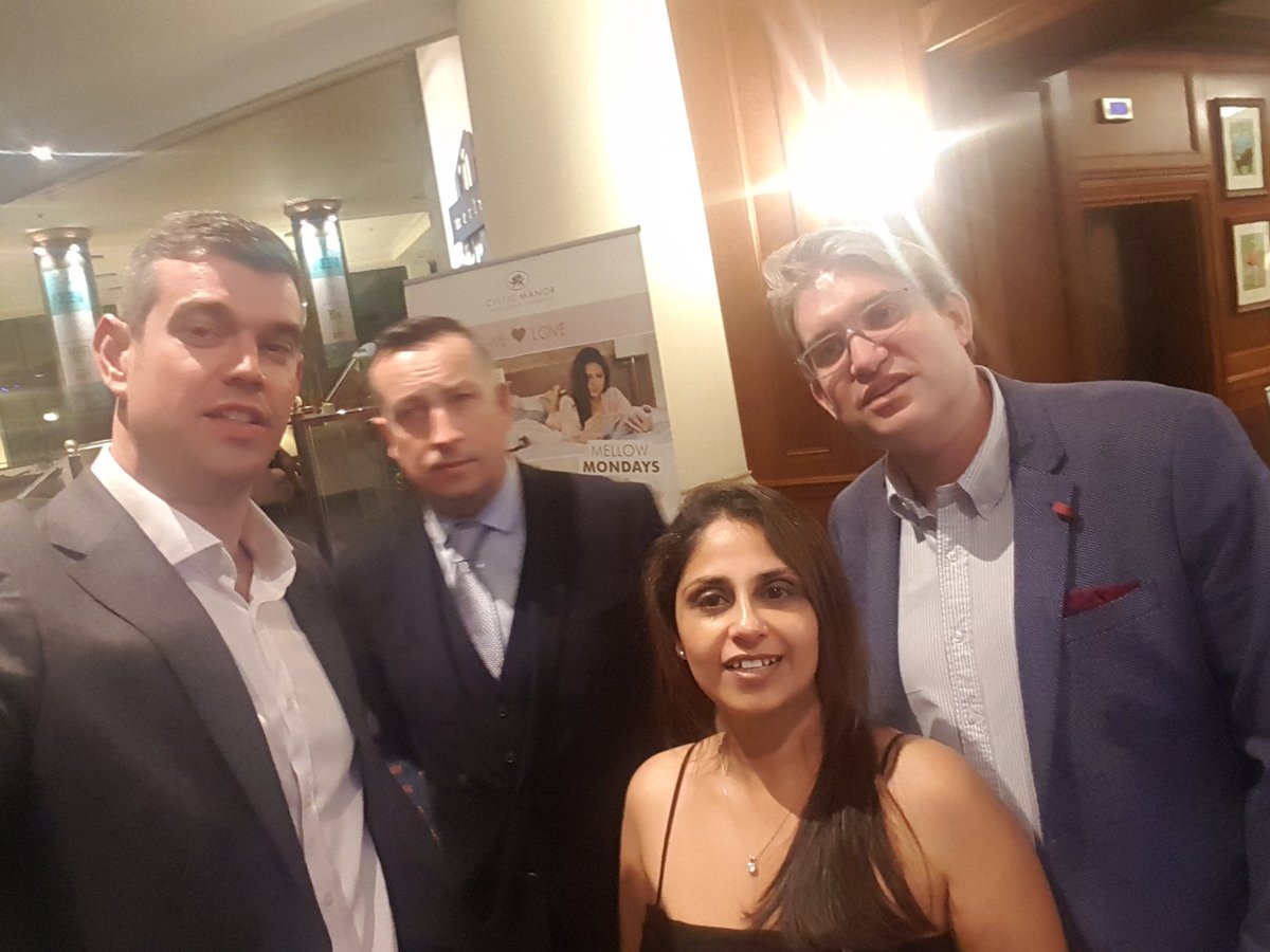 yashminmistry's tweet photo. Giggles at the glamourous gala dinner #RESIconf 2018 @EarlKendrick @McDowallsSurvey @JPC_Law https://t.co/LpNqHt3u9E